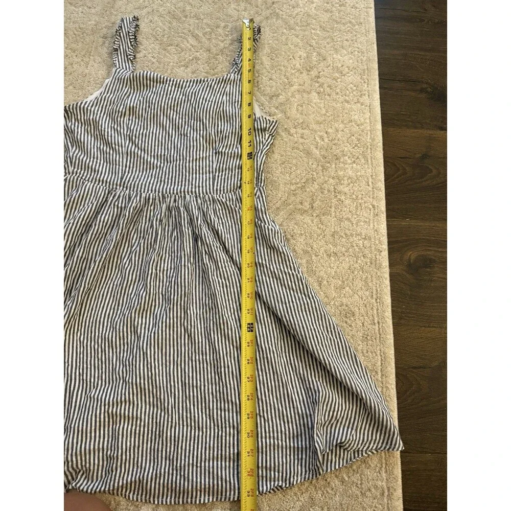 Gray & White Pinstripe Dress Size Medium Seersucker Ruffled Straps Ruched Back - Picture 8 of 9